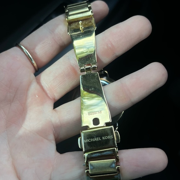 Michael Kors Watch - Picture 6 of 7